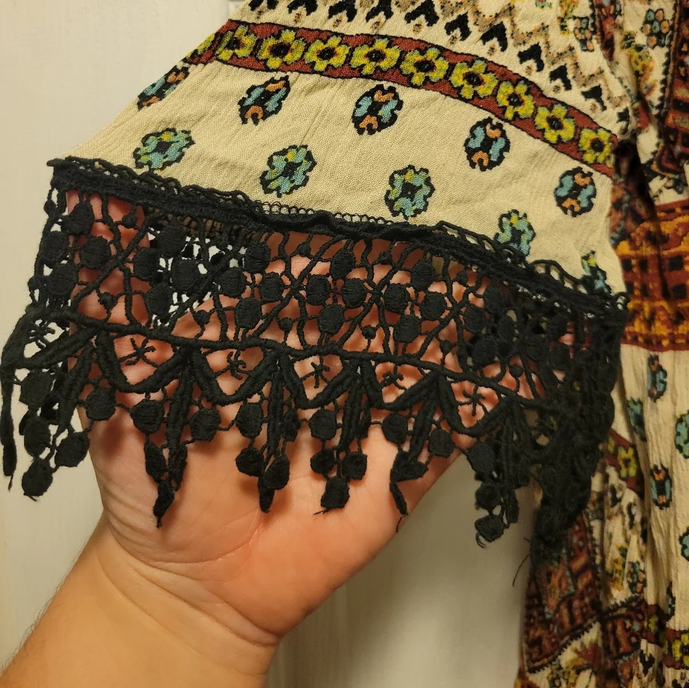 Cut out shoulder/off shoulder dress lace details on arms size 1x Charlotte Russe - Picture 3 of 9